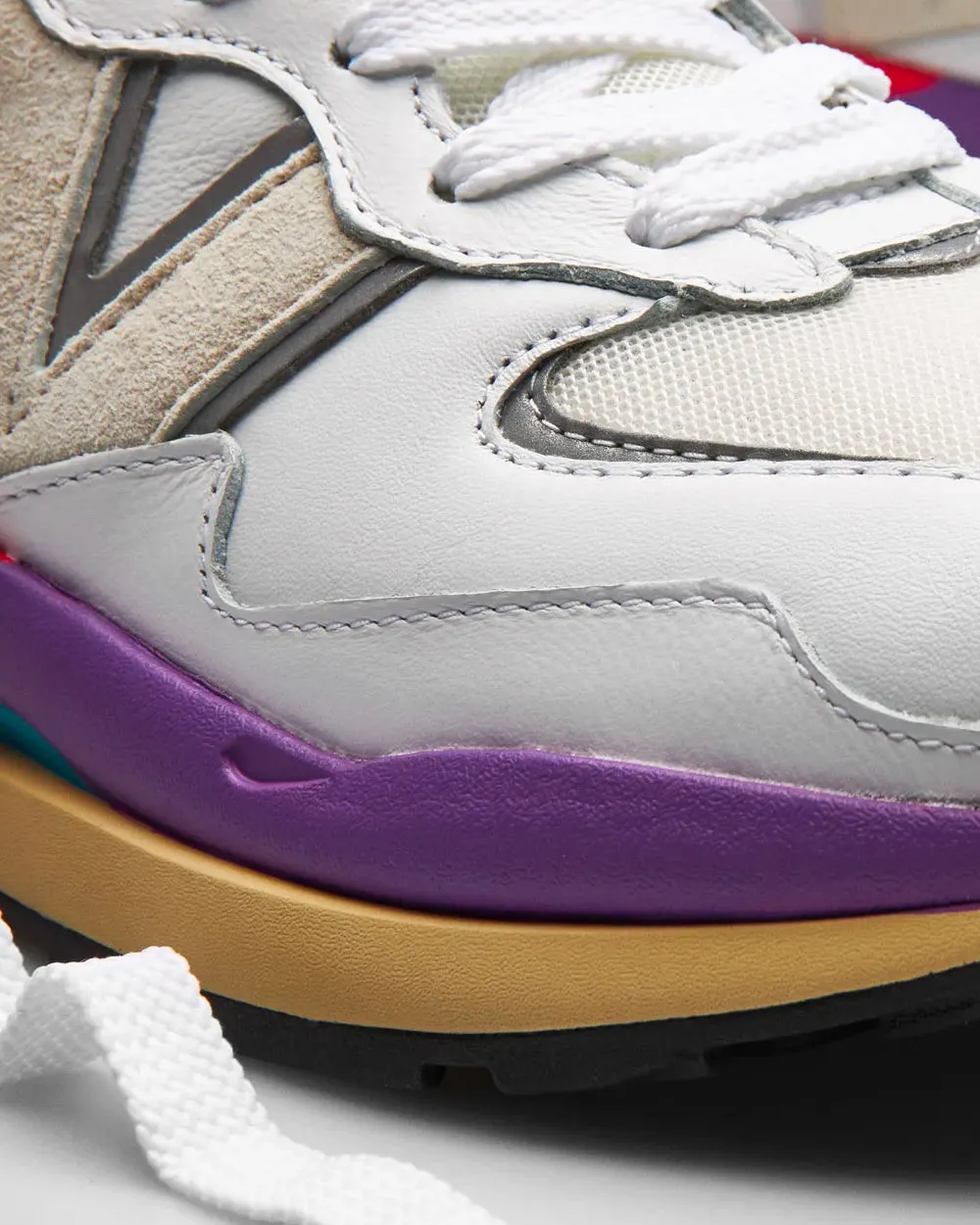 M5740LA White & Purple Low Top Sneakers